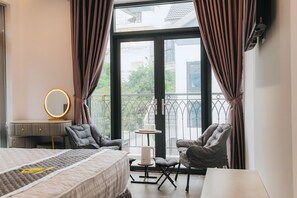 Deluxe Studio Suite, City View | Premium bedding, memory foam beds, free minibar items