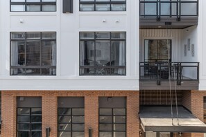 House, Accessible | 2 bedrooms - Spacious 2BD With Private Balcony and Free Parking (Charlotte)