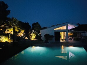 Outdoor pool, a heated pool