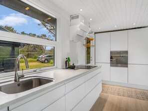 Fridge, microwave, dishwasher, cookware/dishes/utensils
