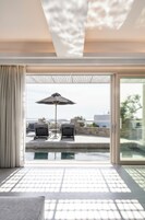 Suite | Premium bedding, down comforters, pillowtop beds, minibar