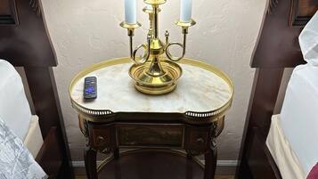 1 habitación, tabla de planchar con plancha, wifi y ropa de cama