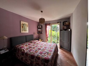 3 soverom, strykejern/-brett, wi-fi og sengetøy