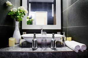 Luxury Villa | Bathroom