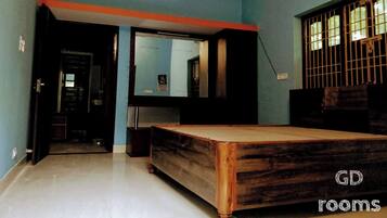 Standard Room | Free WiFi, bed sheets