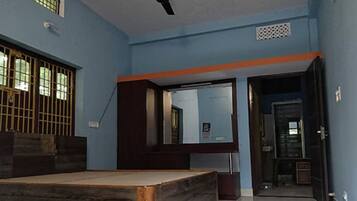 Deluxe Double Room | Free WiFi, bed sheets