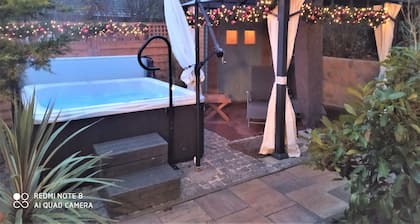 liebevoll eingerichtete Ferienwohnung mit Outdoorwhirlpool und Swimmingpool