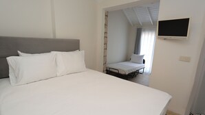 Standard Triple Room | WiFi (free) - Mia Bella Alaçatı  (Cesme)
