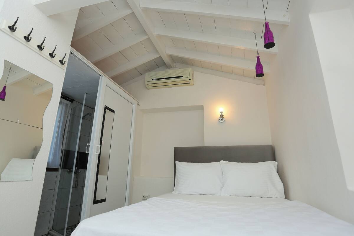 Economy Double Room | WiFi (free)