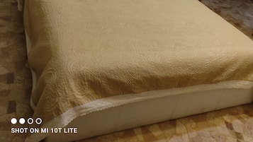 9 bedrooms, iron/ironing board, WiFi, bed sheets