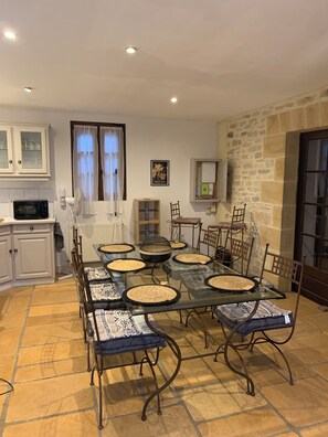 Dining - DOMAINE AUX ETOILES (Salviac)