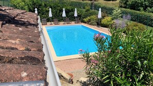 A rectangular swimming pool with a tiled deck, surrounded by a low brick wall and a metal fence. - DOMAINE AUX ETOILES (Salviac)