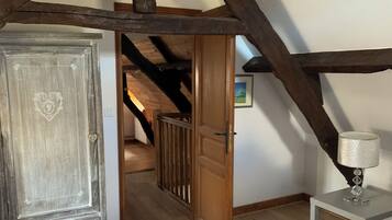 3 chambres, bureau, Wi-Fi gratuit, draps fournis
