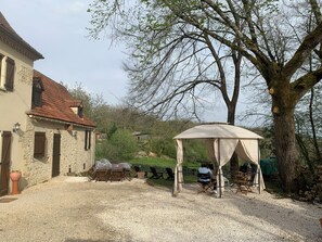 Outdoor dining - DOMAINE AUX ETOILES (Salviac)