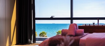Marina Luxury Suites 101 Jacuzzi