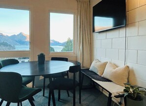 Dining - Wee Saut - Spectacular views of the Remarkables | Inner City 2 bed Apartment (Queenstown)