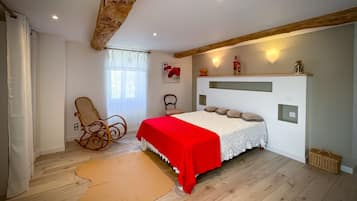 3 bedrooms, iron/ironing board, travel cot, free WiFi