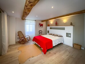 3 bedrooms, iron/ironing board, travel crib, free WiFi - Chez mamie (Montdragon)