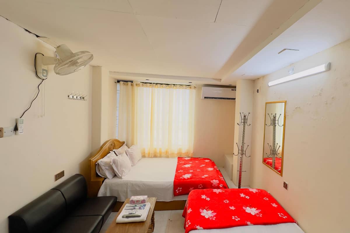 1 bedroom, pillow-top beds, free WiFi