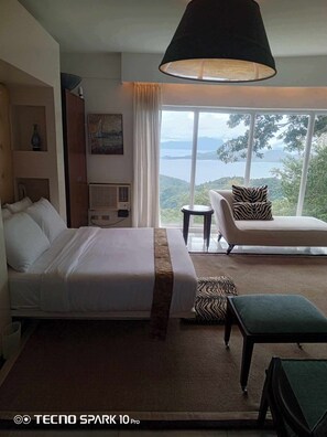 3 bedrooms, WiFi, bed sheets - A private vacation home in Tagaytay w/ a perfect duo "The GREENERY & the VIEW"
 (Tagaytay)