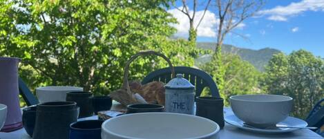 تناول الطعام بالخارج