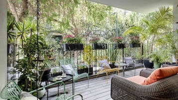 Apartment, Balcony | Front of property