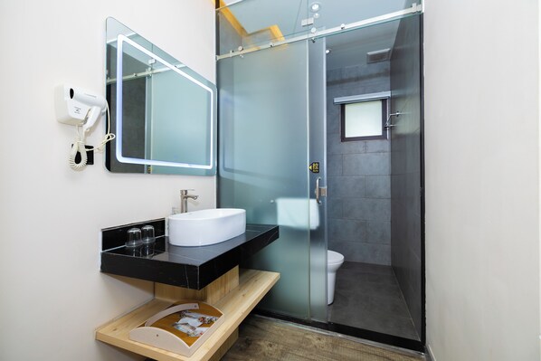 Superior Double Room | Bathroom