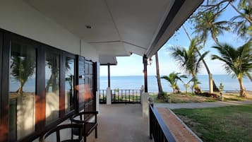 Quarto casal superior, vista para o oceano | Terraço/pátio