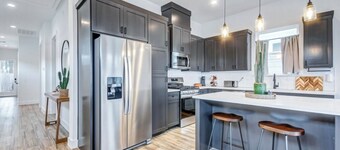 Casa de Nopales! Modern Mexican House with King Size Bed—10 mins from downtown!