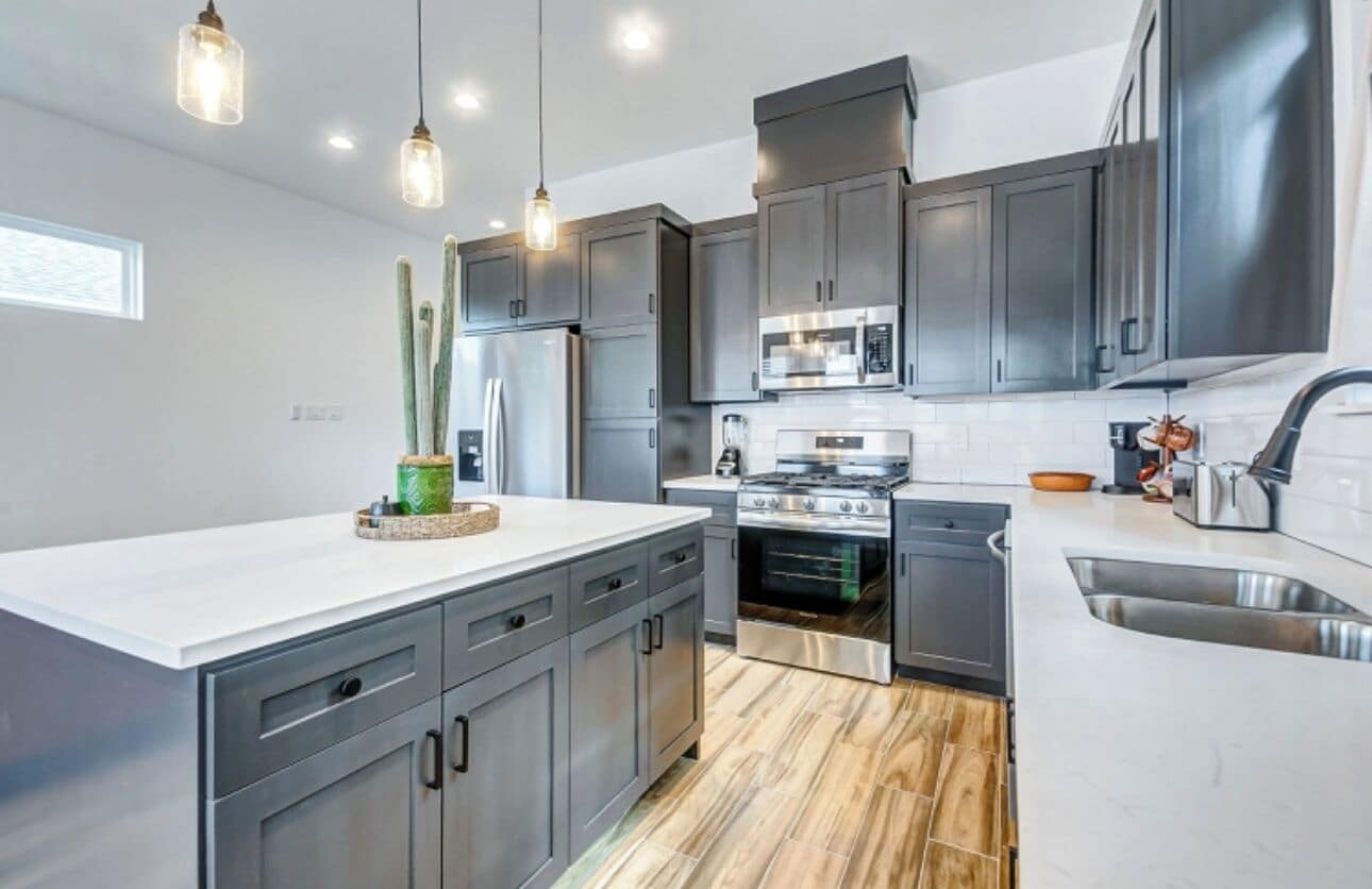 Geladeira, micro-ondas, fogão, cooktop