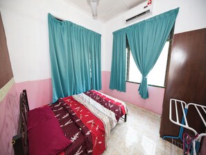 Appartement, 4 chambres | Espace de travail pour ordinateur portable, Wi-Fi gratuit, draps fournis