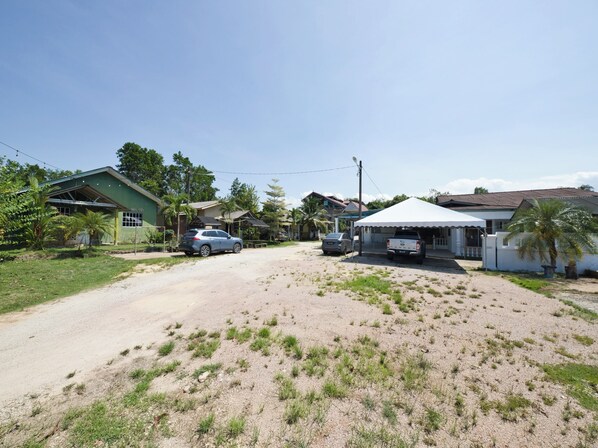 ด้านหน้าที่พัก