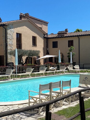Casetta le sorgenti apartment in the hills in the heart of Tuscany