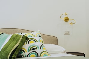 Design Triple Room | Egyptian cotton sheets, premium bedding, down comforters - B&B Lara's Home (Naples)