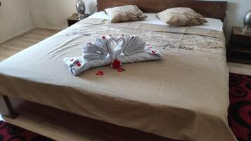 20 bedrooms, iron/ironing board, WiFi, bed sheets