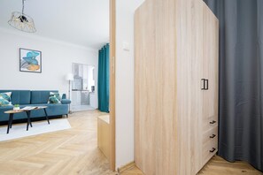 2 bedrooms, individually furnished, iron/ironing board, free WiFi - Apartment Near Łazienki by Renters (Warsaw)