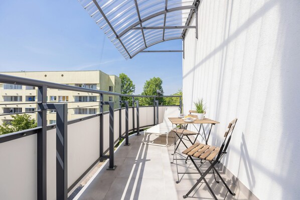 Balcony - Apartment Near Łazienki by Renters (Warsaw)