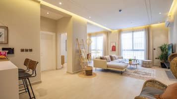 Luxury Apartment A7 - Bohemian | Woonruimte | Een televisie