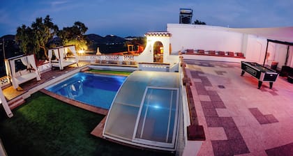 Casa La Loma, casa con vistas al mar y montaña.
