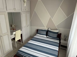 1 bedroom, iron/ironing board, WiFi, bed sheets - 1 Bedroom Apartment in saint gilles les bains (saint gilles les bains)