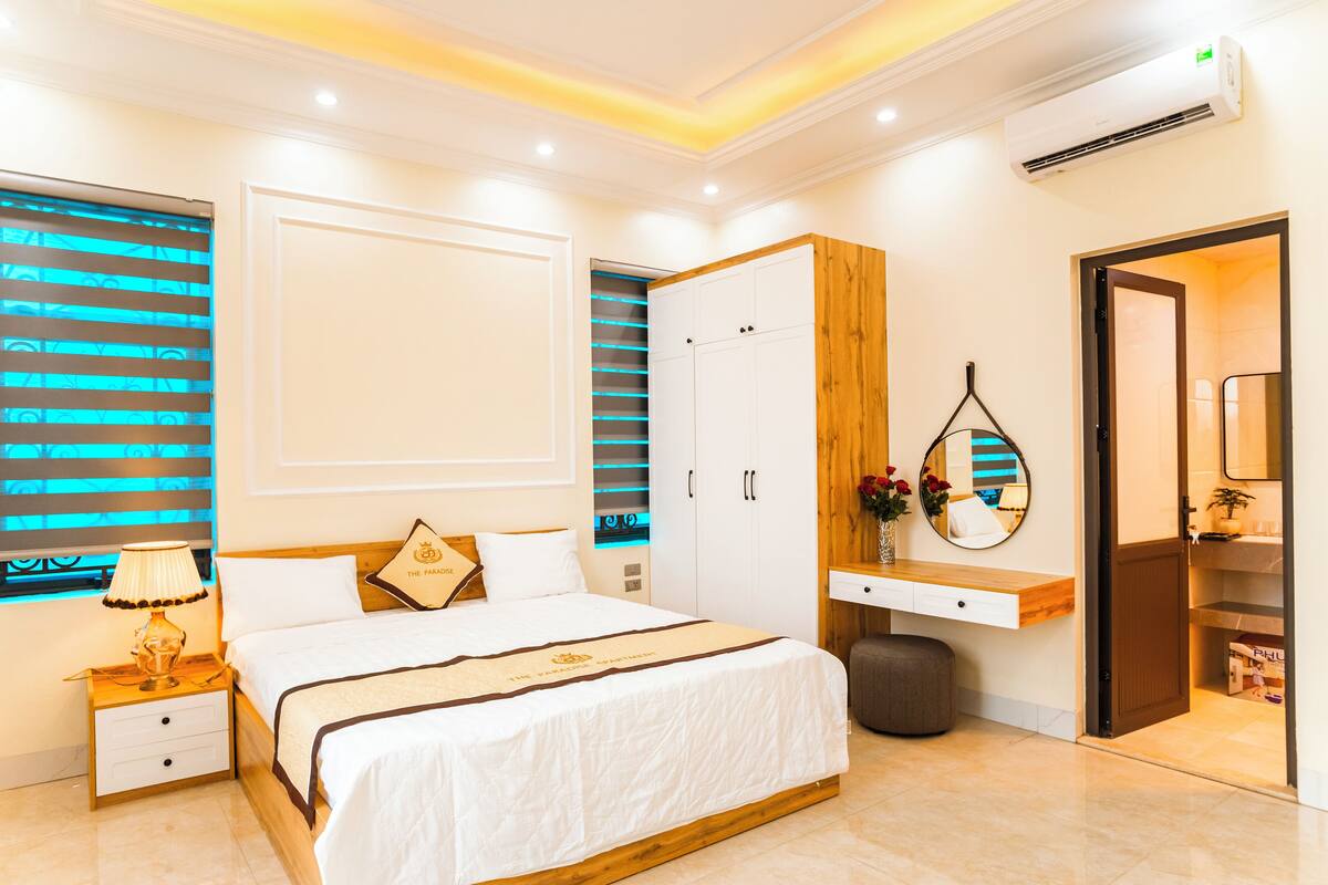 อพาร์ทเมนท์สำหรับครอบครัว, 2 ห้องนอน, ห้องครัว | เครื่องนอนระดับพรีเมียม, ผ้านวมขนเป็ด, โต๊ะทำงาน, ผ้าม่านกันแสง