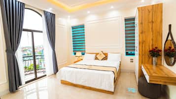 2 bedrooms, premium bedding, down duvets, desk