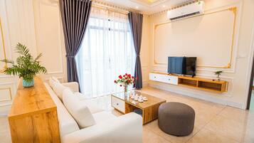 Family Apartment, 2 Bedrooms, Kitchen | Living area