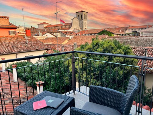 Appartamento in un Palazzo Storico con Terrazzo e Vista Panoramica su Cividale