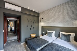 4 sovrum, värdeförvaringsskåp på rummet och skrivbord