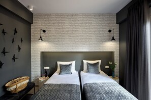 4 Schlafzimmer, Zimmersafe, Schreibtisch, Bügeleisen/Bügelbrett
