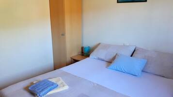 House (Stone House Oreb - Two Bedroom Holida) | 2 bedrooms, cots/infant beds