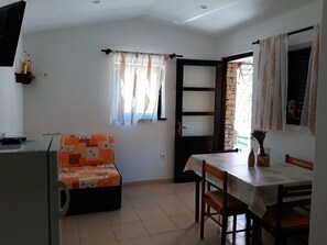 Ferienhaus (Stone House Oreb - Two Bedroom Holida) | Esszimmer
