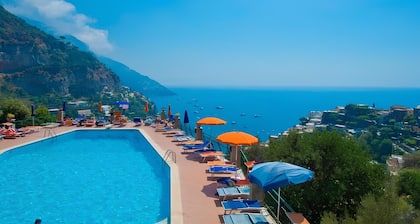 Casa FeFe a scenic view of Positano and a swimming pool!