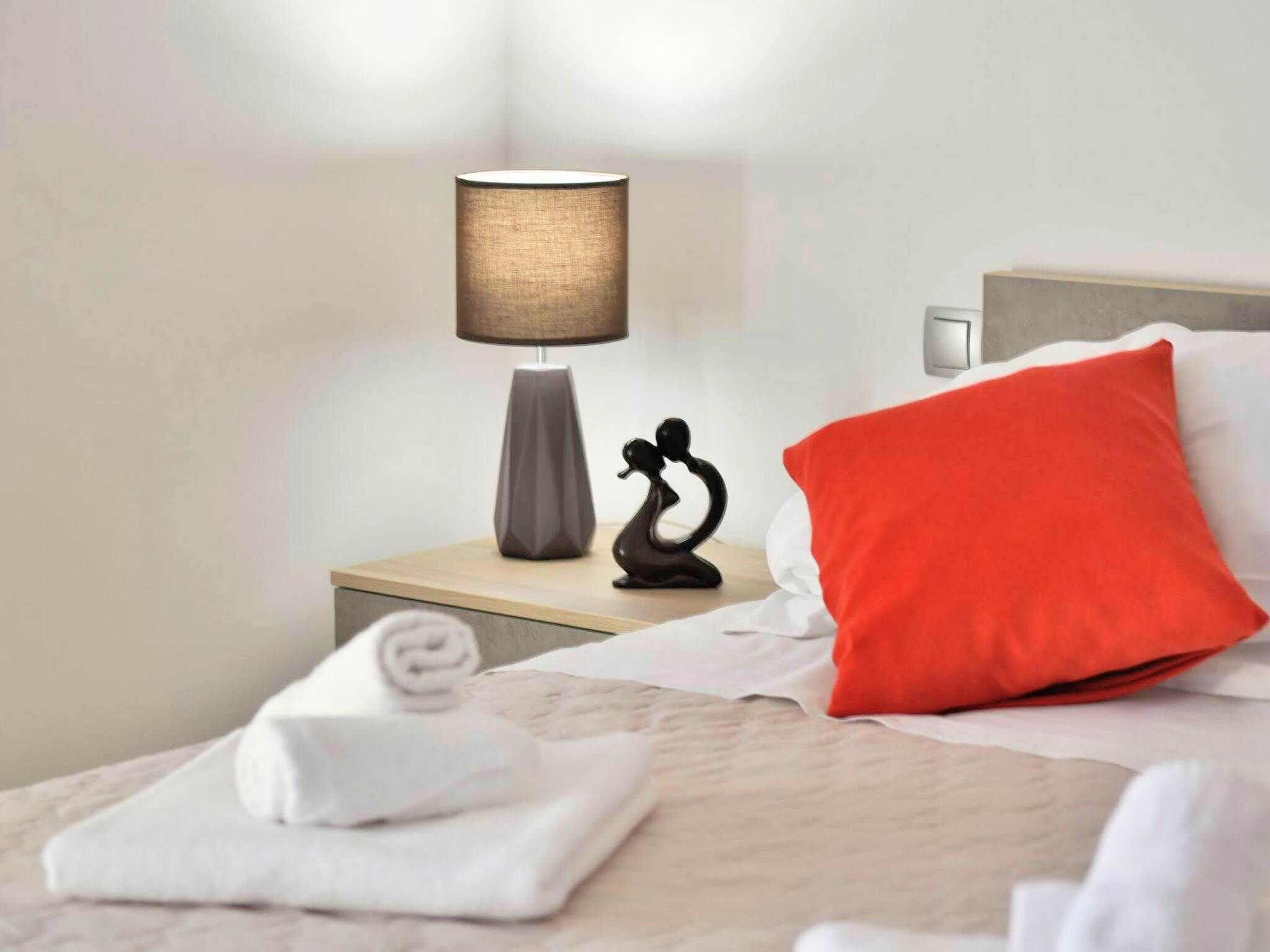 Apartment (Modern One Bedroom Apartment with Bal)